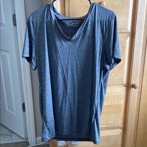Under Armour Size 2XL Top
